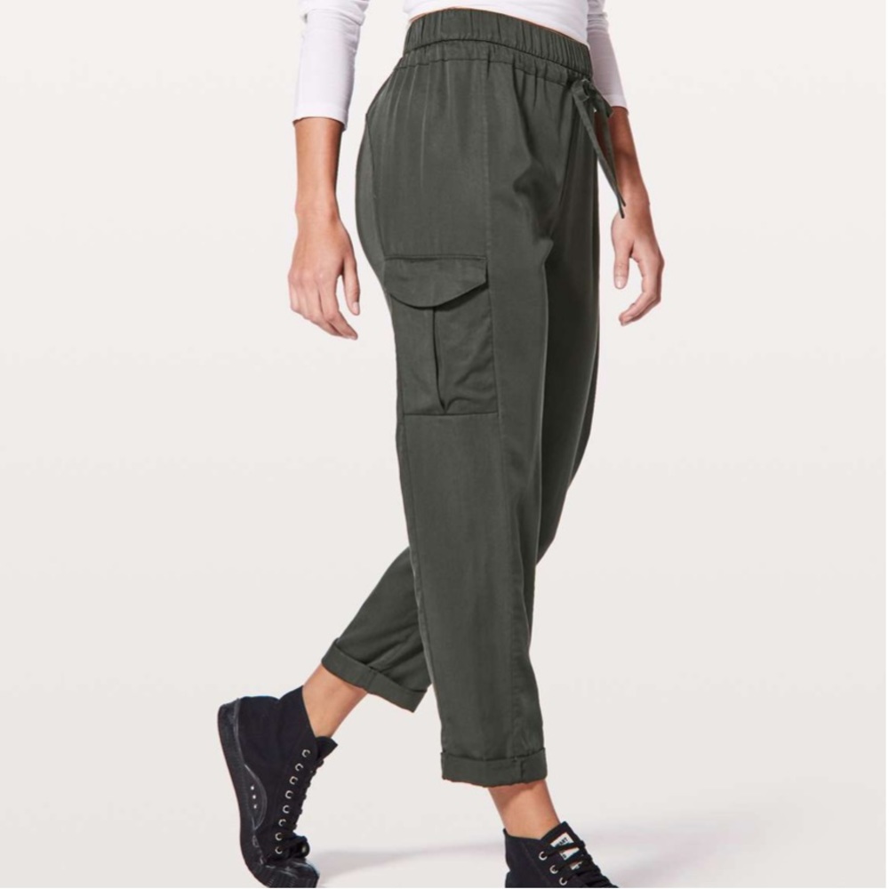 Lululemon move lightly green cargo pant 25” size 2